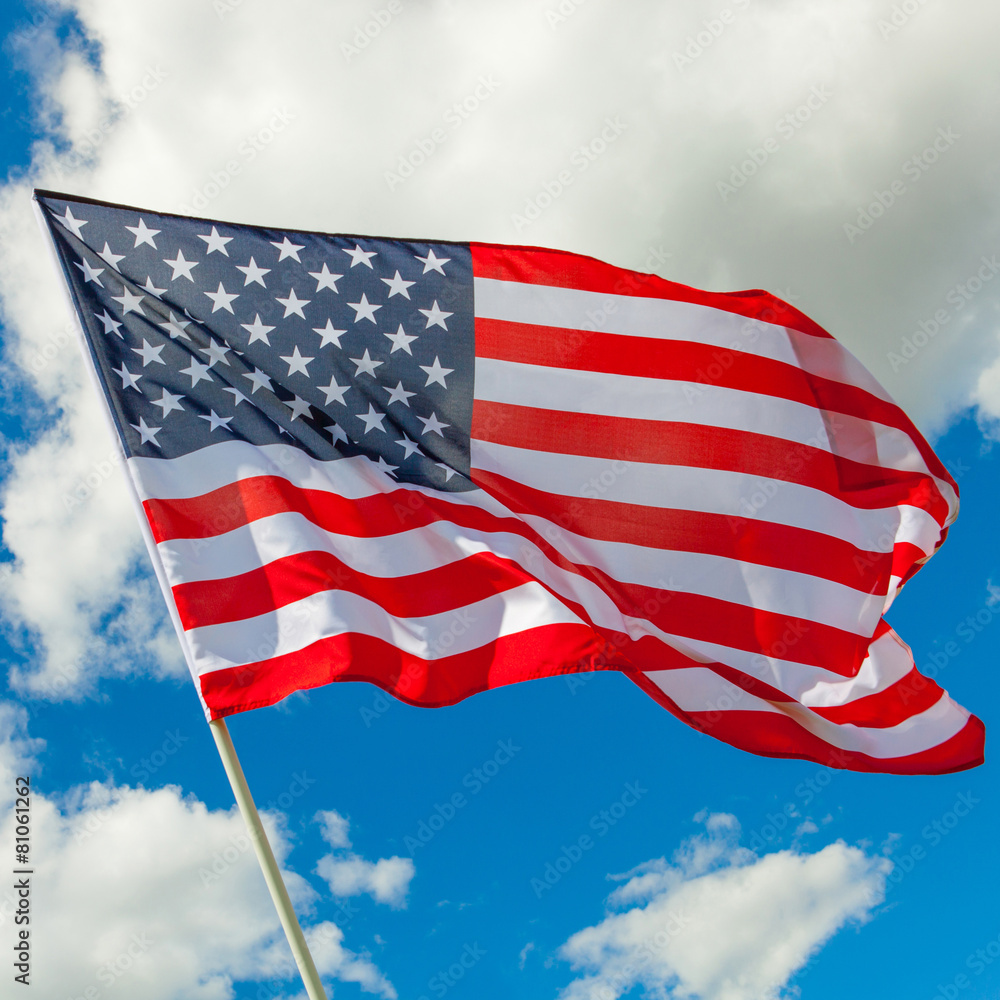 Fototapeta premium Neat USA flag and cumulus clouds behind it
