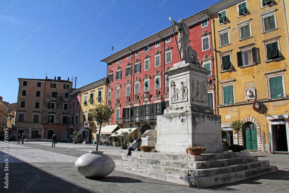 Carrara; piazza Alberica