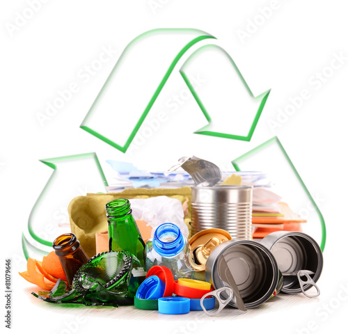 Fotografia Recyclable garbage consisting of glass plastic metal and paper