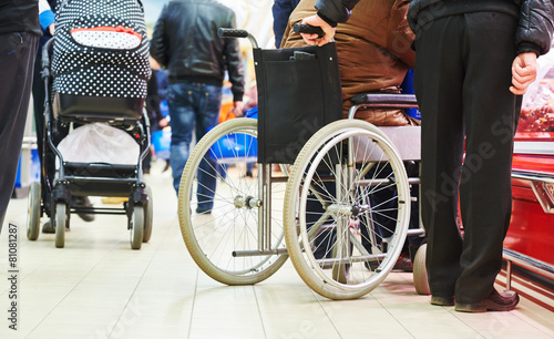 wheelchair invalid in shop © Kadmy