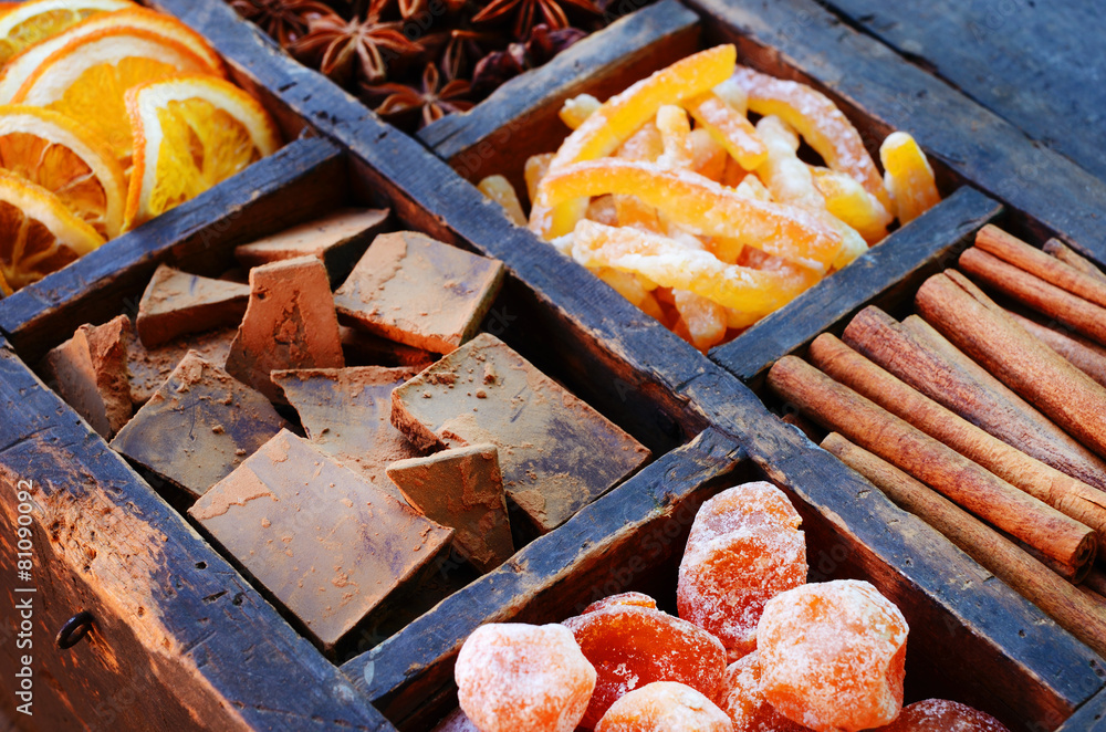 Φωτογραφία Dark chocolate, kumquats, cinnamon and dry fruits in wooden box