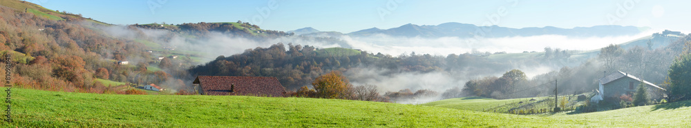 Foothills n the fog, Pays Basque
