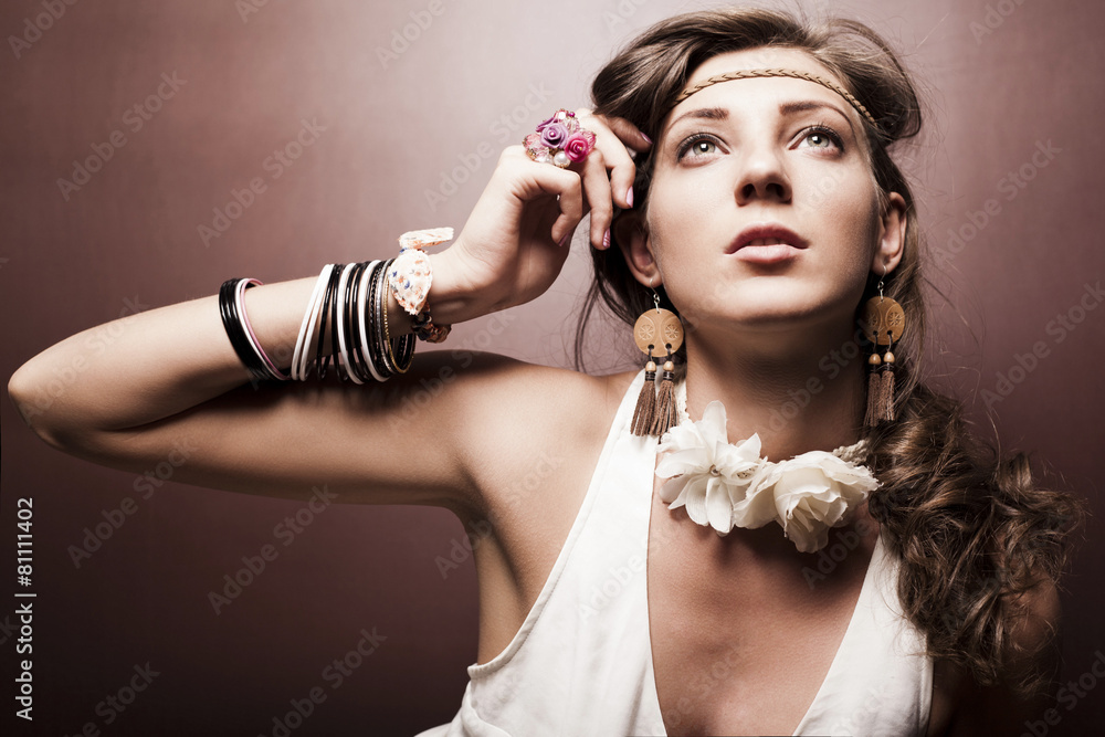 Obraz premium Beautiful young woman hippie