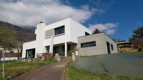 MAISON MODERNE