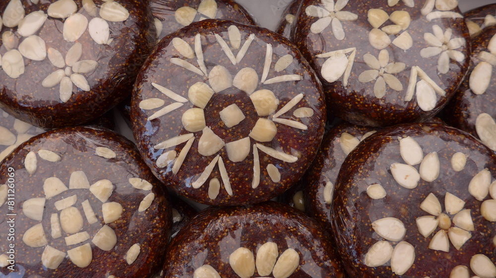 Feigenbrot mit Mandeln - Bild Stock Photo | Adobe Stock