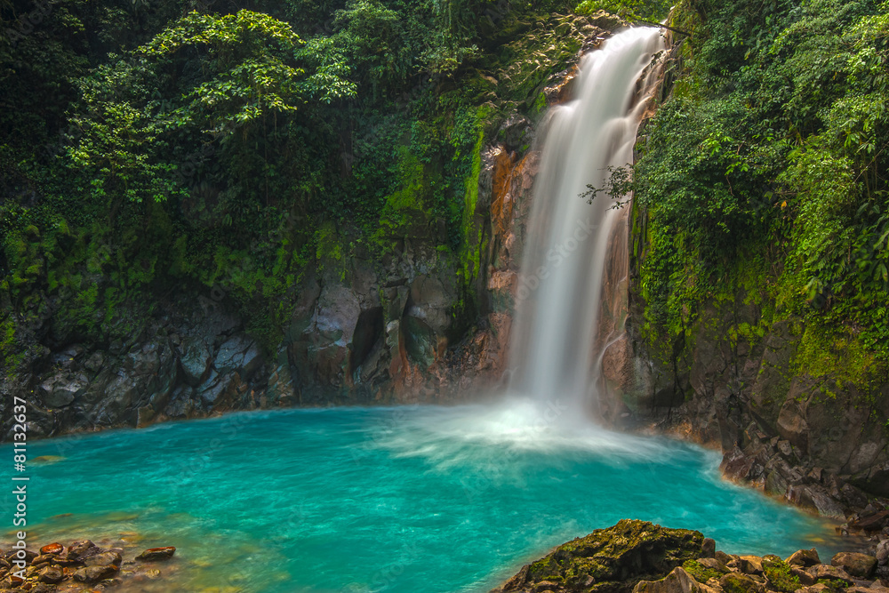 Fototapeta premium Piękny wodospad Rio Celeste