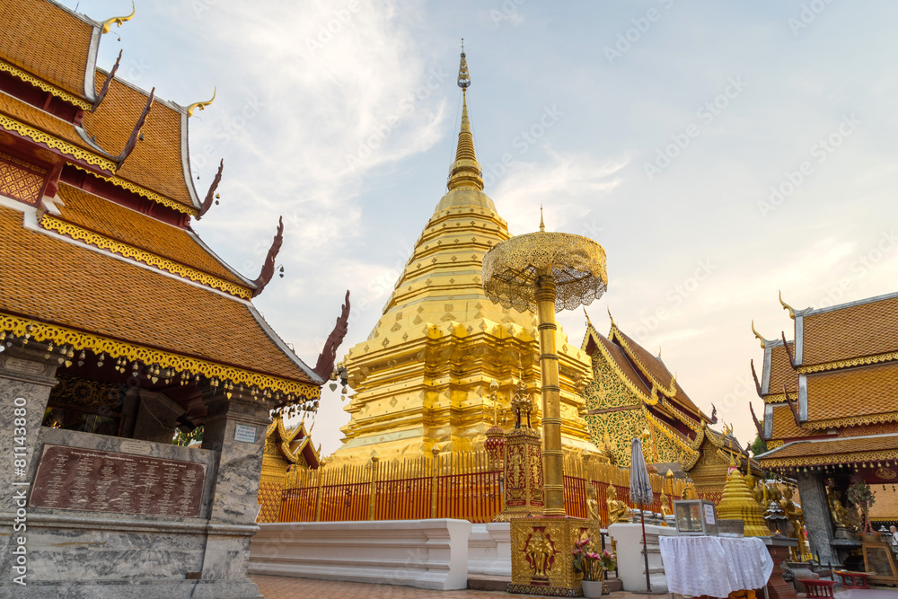Fototapeta premium Golden Pagoda in Wat Phra That Doi Suthep is attractive landmark