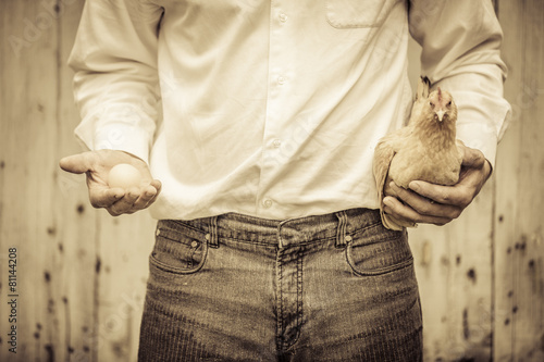 Valokuva Paradox of the Chicken and the Egg