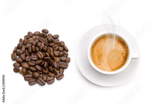 Kaffeetasse mit Kaffebohnen