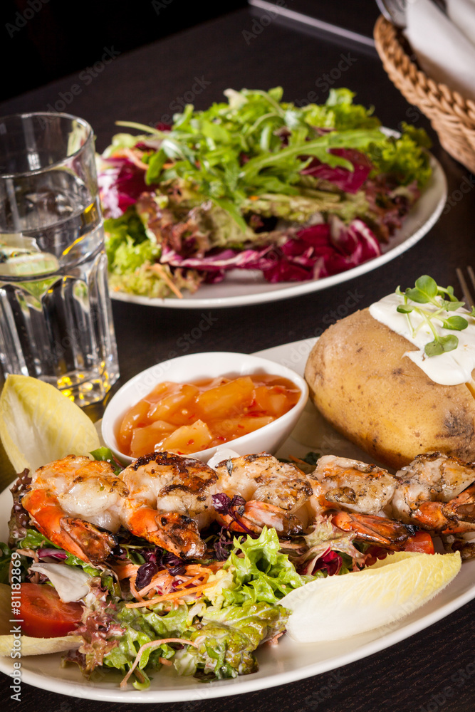 Grilled prawns with endive salad and jacket potato Grilled prawns with endive salad and jacket potato