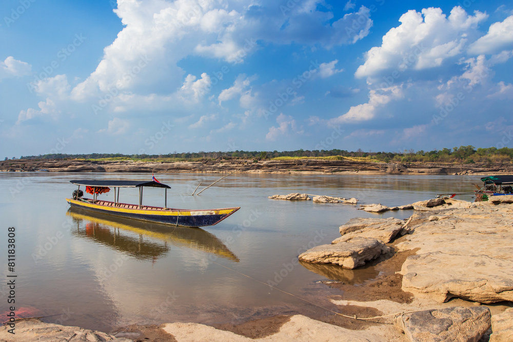 Fototapeta premium Boat at Sam Phan Bok in Thailand