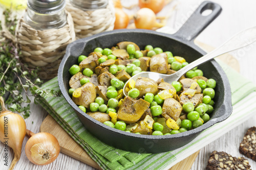 Kidneys with green peas and curry