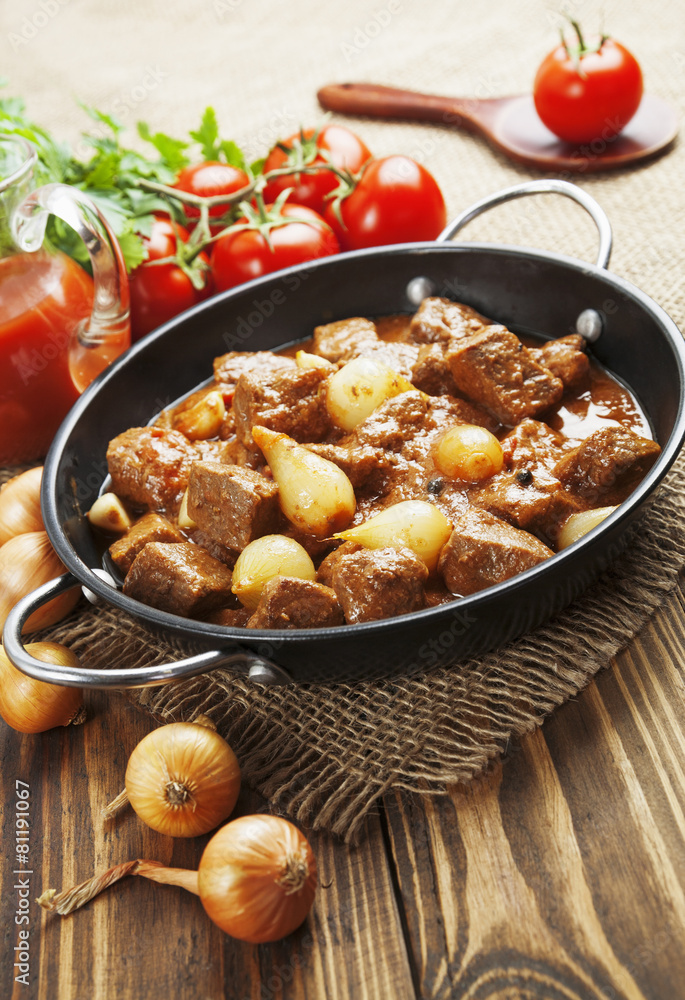 Stewed beef with onions and tomatoes, stifado Stewed beef with onions and tomatoes, stifado