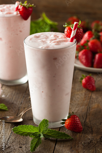 Refreshing Homemade Strawberry Milkshake