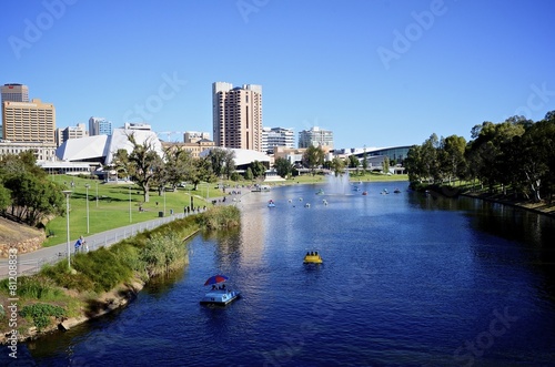 Foto View of Elder Park in Adelaide and River Torrens