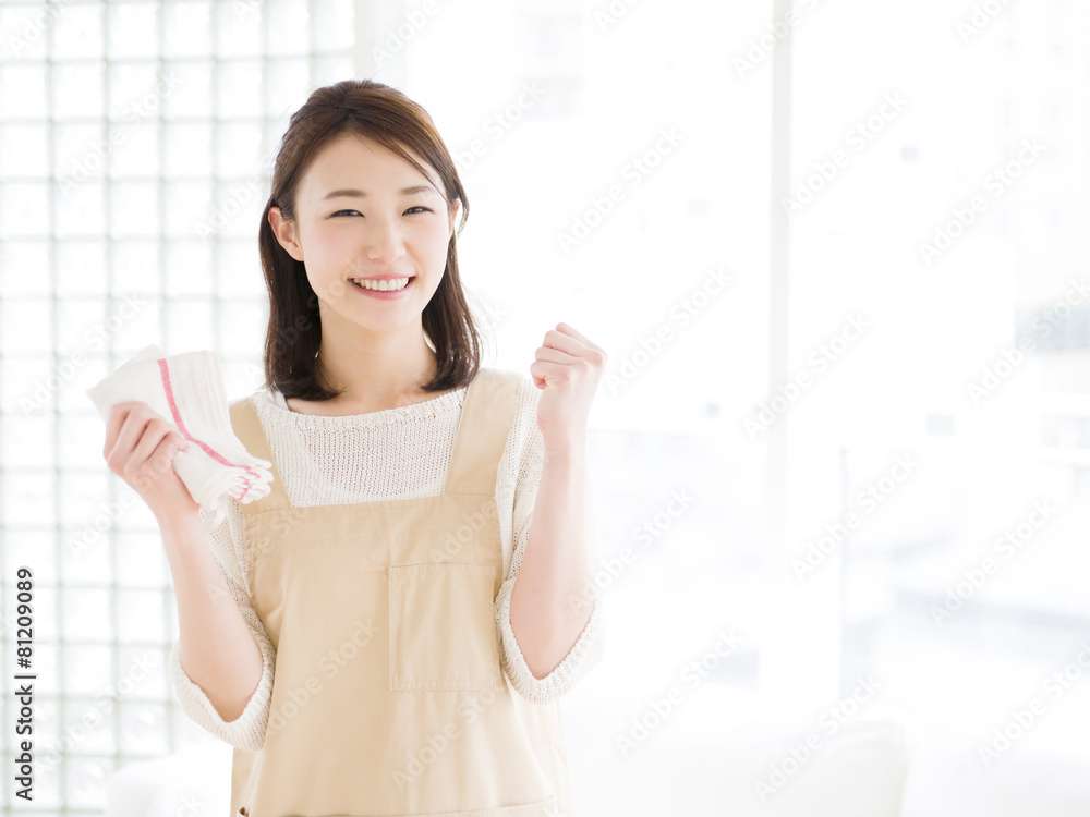 掃除・若い女性 掃除・若い女性