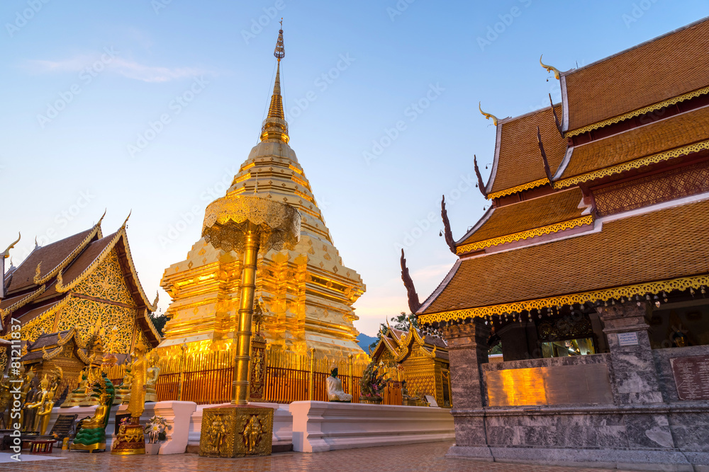 Fototapeta premium Golden Pagoda in Wat Phra That Doi Suthep is attractive landmark