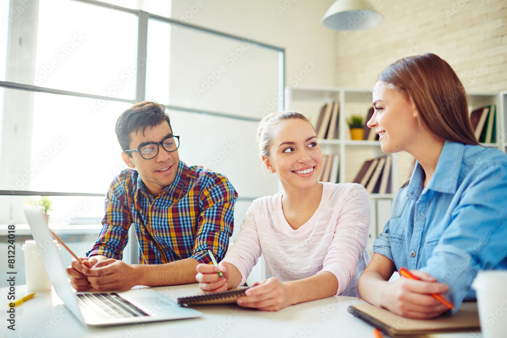 Obraz premium Teens talking