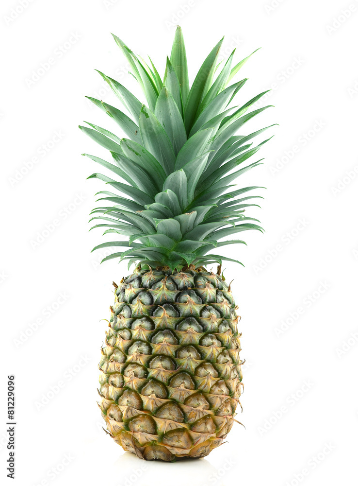 Fototapeta premium pineapple isolated on white