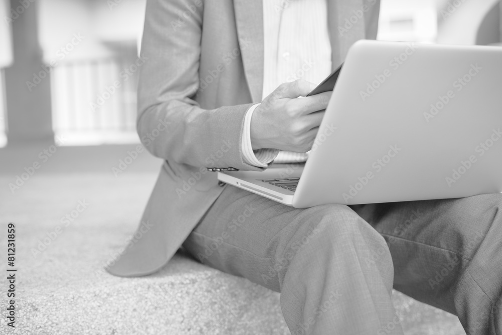 Naklejka premium Young successful young man holding a report. Accounting