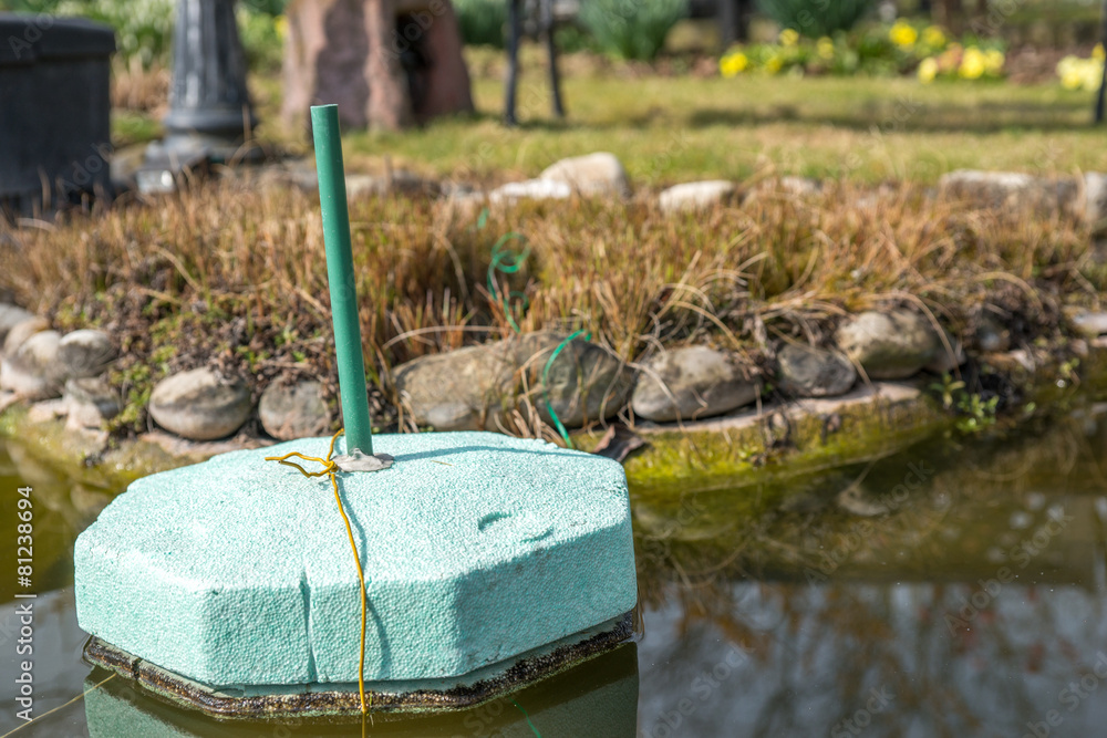 Eisfreihalter im Gartenteich StockFoto Adobe Stock