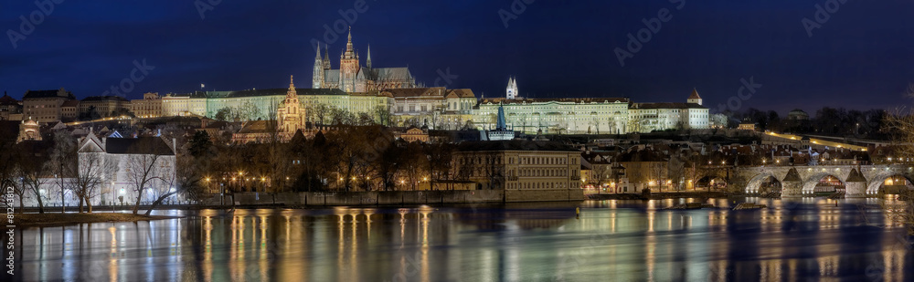 Karlsbrücke Prag beleuchtet Panorama Karlsbrücke Prag beleuchtet Panorama
