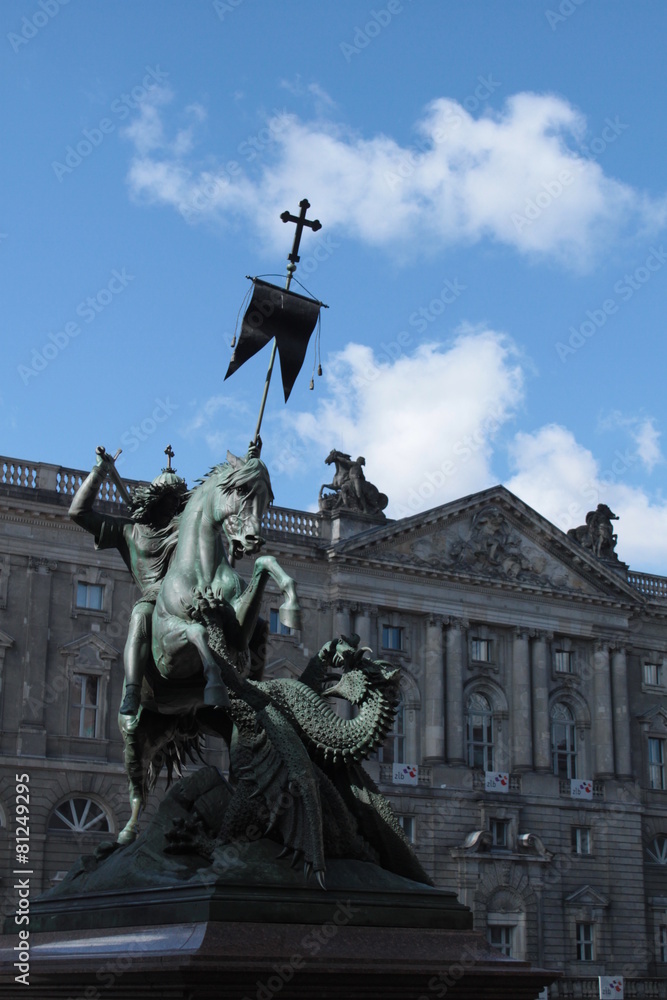 Fototapeta premium Heiliger Georg am Spreeufer in Berlin