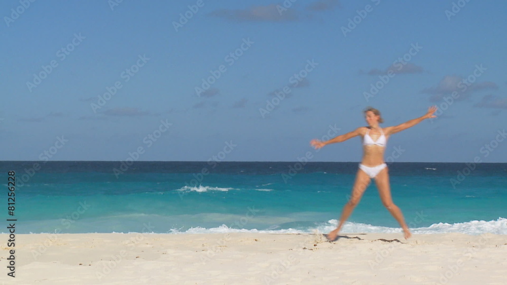 pivoting on the beach slow motion pivoting on the beach slow motion
