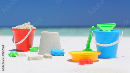 Wallpaper Mural tools on the beach legs passing Torontodigital.ca