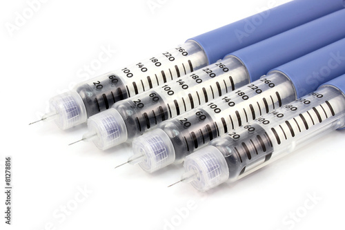 Four syringe pen with needles