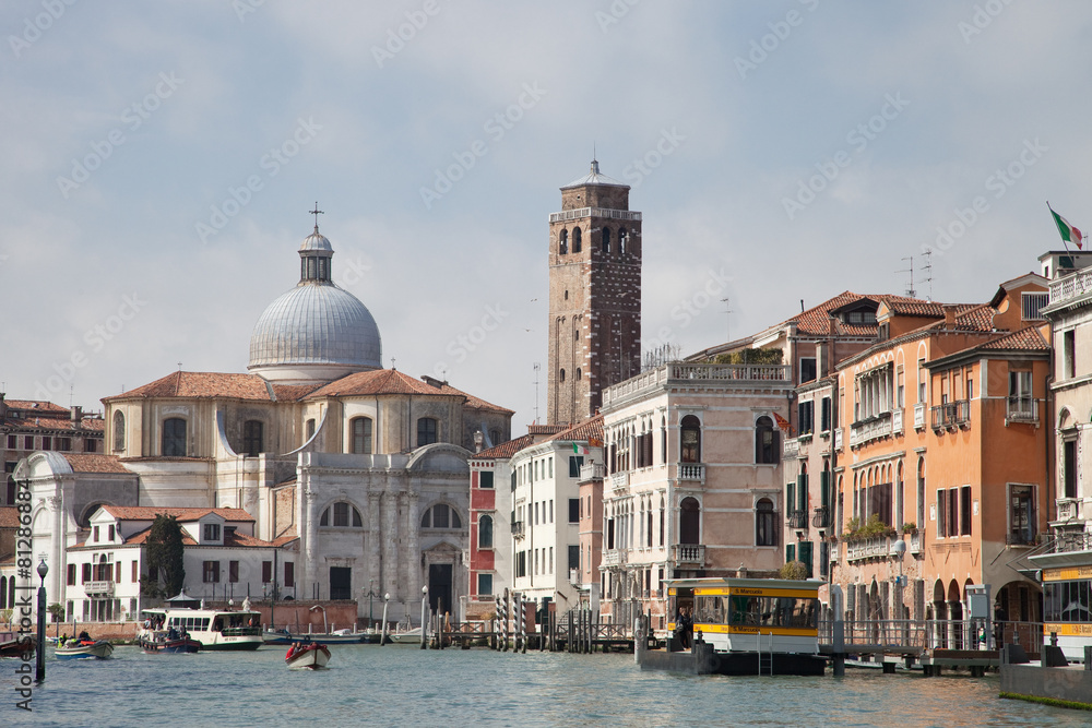 Le long du grand canal de Venise
