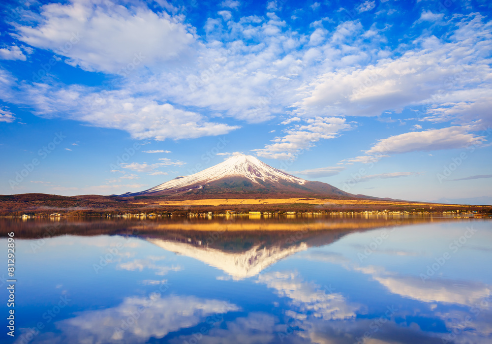 Obraz premium Mt.Fuji with Lake Yamanaka, Yamanashi, Japan