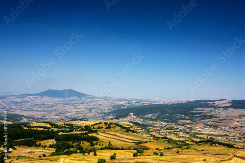Valle di Vitalba con il Monte Vulture e Castel Lagopesole (PZ)