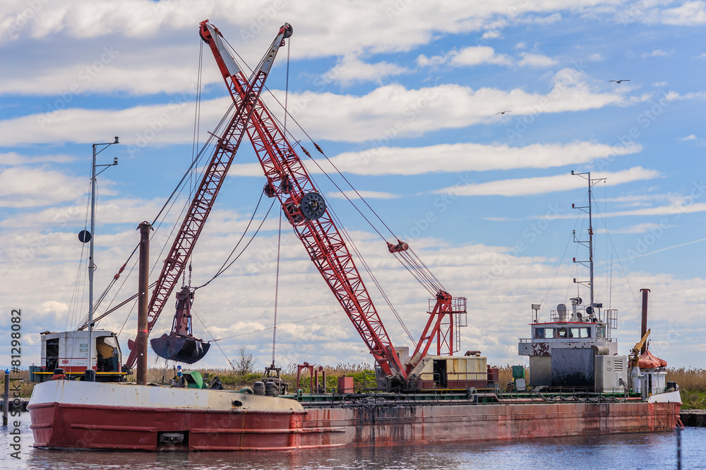 Small dredge marine Small dredge marine
