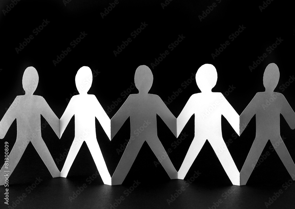 Zusammenhalt - Menschenkette aus Papier Stock Photo | Adobe Stock