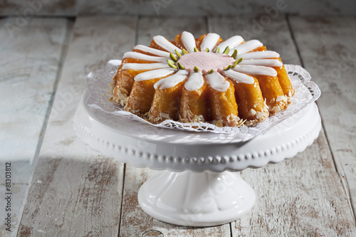 Margereten-Kuchen, Torte, Marzipantorte, Pistazien photo