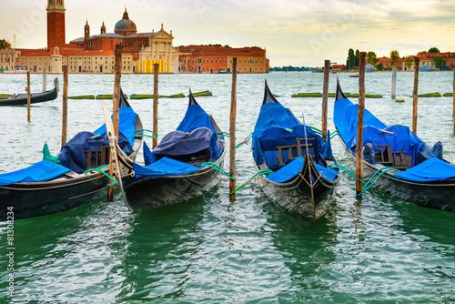 Gondolas at sunset © Pavlo Vakhrushev