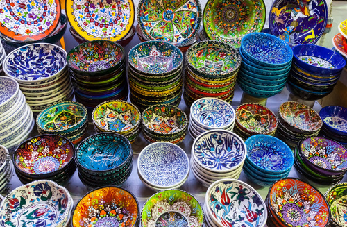 Classical Turkish ceramics on the market © Kotangens