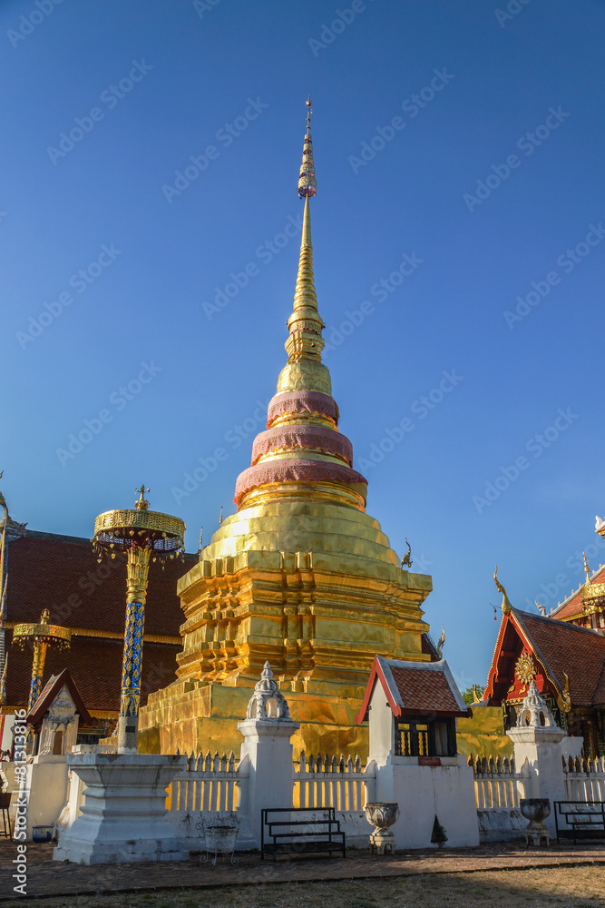 Naklejka premium Gold Pagoda