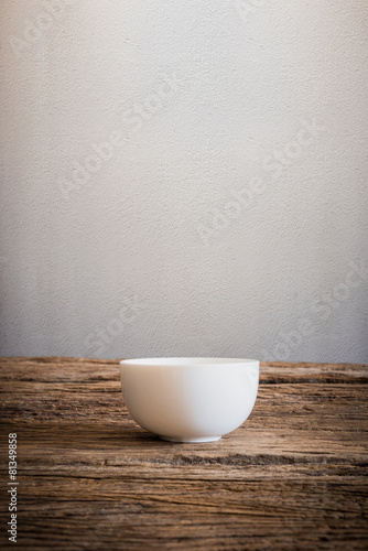 Fototapeta Naklejka Na Ścianę i Meble -  Empty little bowl on wooden tabletop
