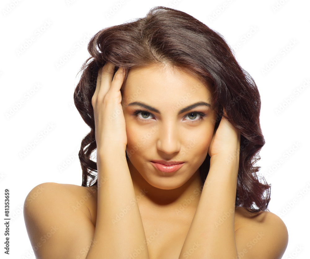 Fototapeta premium Młoda zdrowa dziewczyna na białym tle