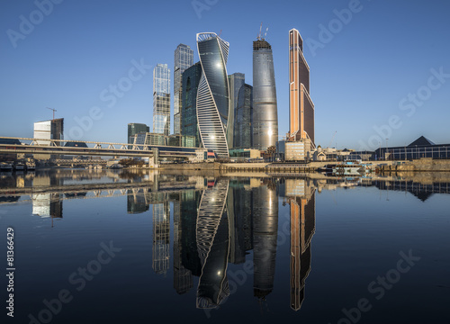 Город Москва. Деловой центр Москва-Сити на восходе.