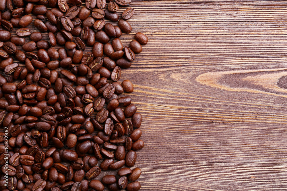 Fototapeta premium Coffee beans on wooden background