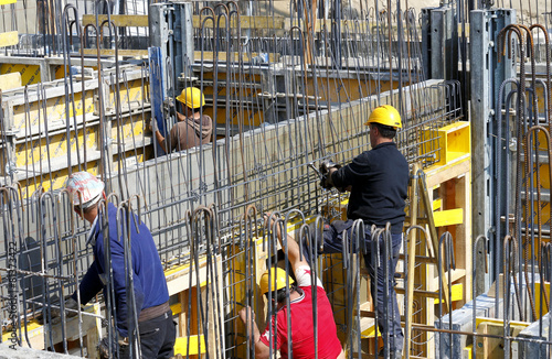 Fotografie Bauarbeiter an Baustelle im Sommer, Bau Team