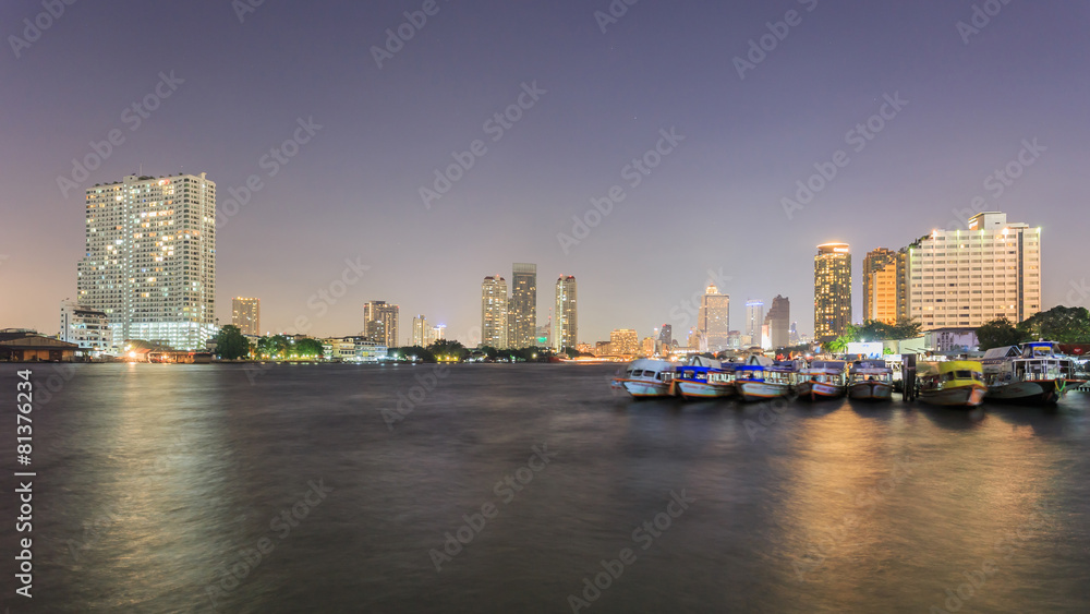 Fototapeta premium Chao Phraya River at Night