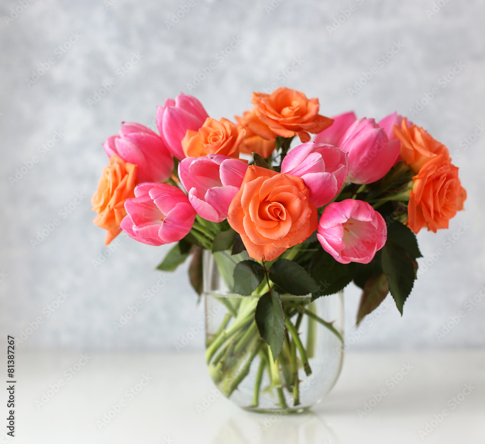 Roses and tulips in a glas vase Roses and tulips in a glas vase