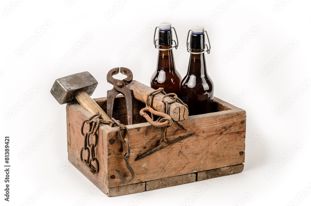 Werkzeugkiste alt mit Bier Stock Photo | Adobe Stock