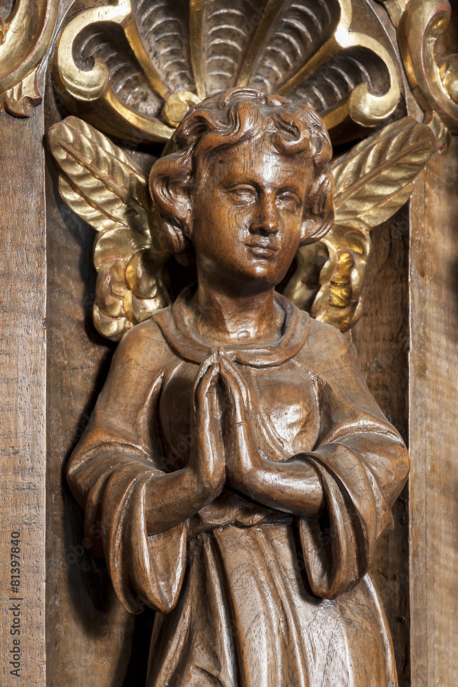 Engelfigur in der Kapuzinerkirche Wesemlin, Luzern, Schweiz Engelfigur in der Kapuzinerkirche Wesemlin, Luzern, Schweiz