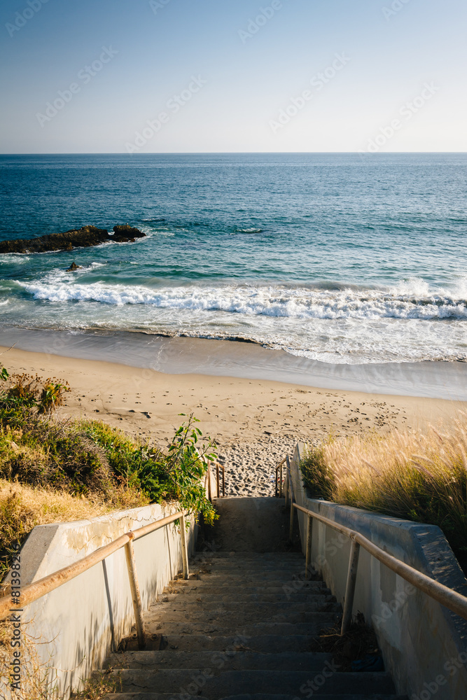 Fototapeta premium Staircase to the beach in Malibu, California.