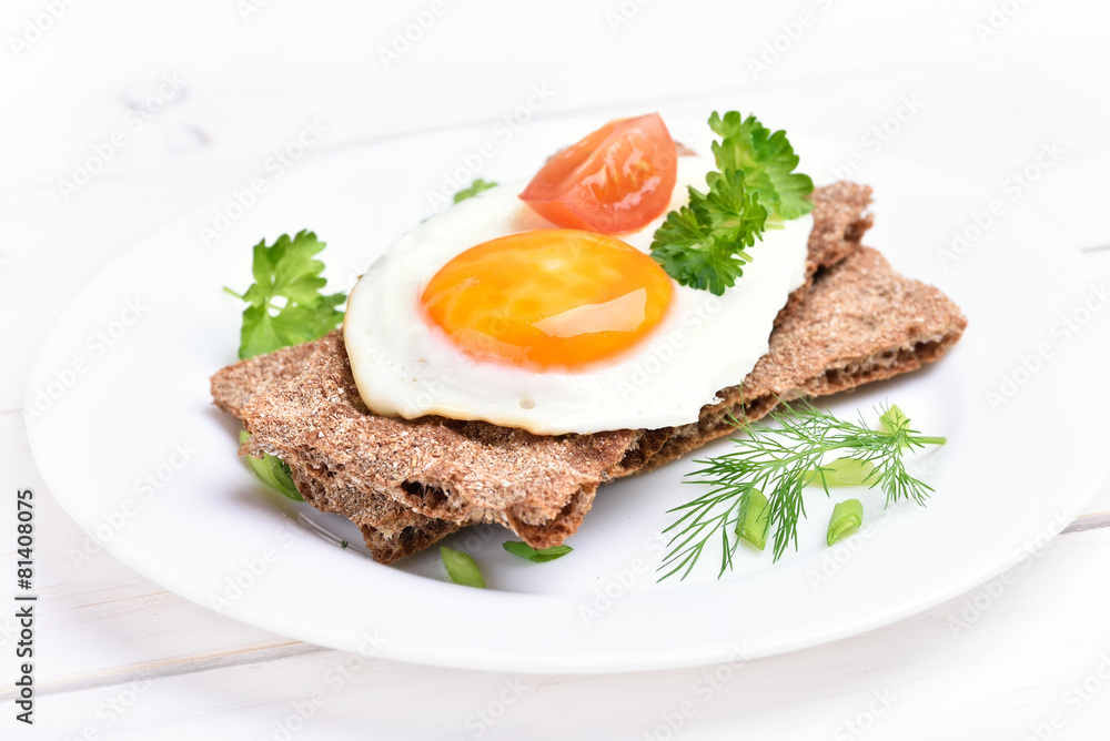 Fried egg on crispbread